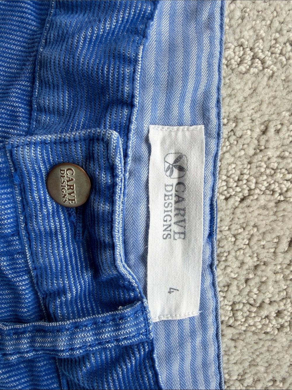Three short lot-sizes 4 and 6-Vineyard Vines, Carve Designs and Tommy Hilfiger - Picture 5 of 9